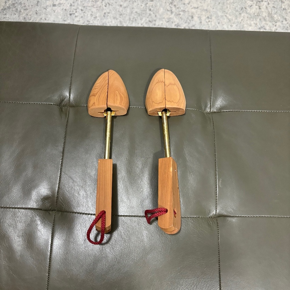 Cedar shoe trees - women's